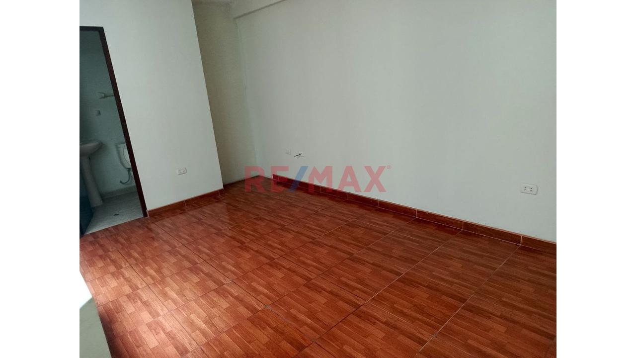 Amplio Departamento En Alquiler, Av. La Paz — foto 3