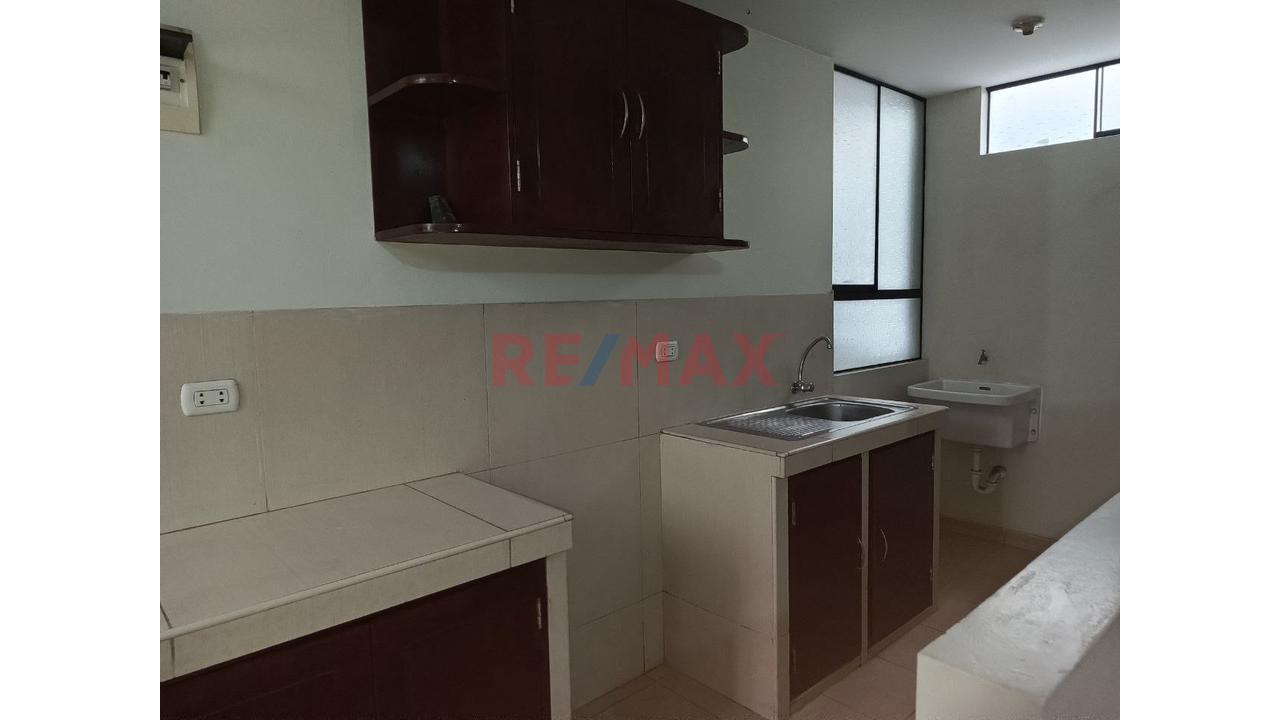 Amplio Departamento En Alquiler, Av. La Paz — foto 9