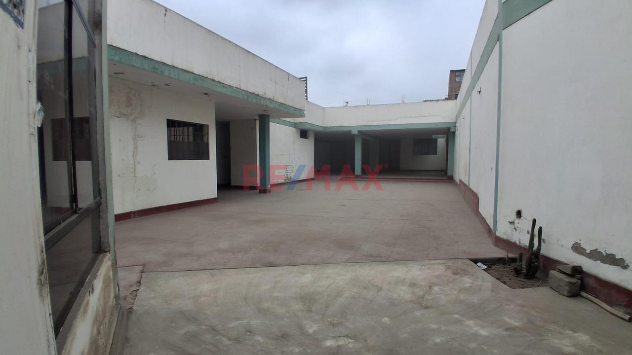 Venta De Local Comercial En Av. Federico Villarreal - 5