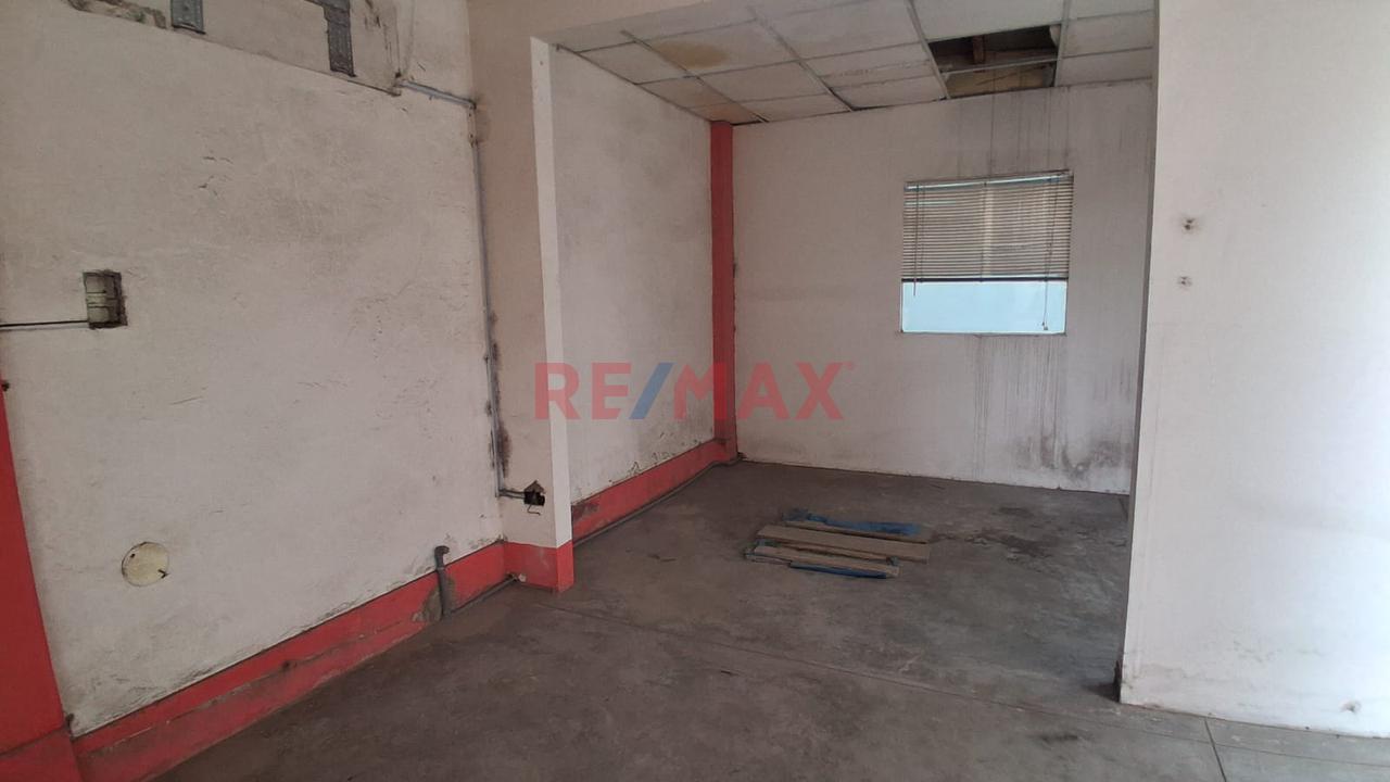 Venta De Local Comercial En Av. Federico Villarreal - 10