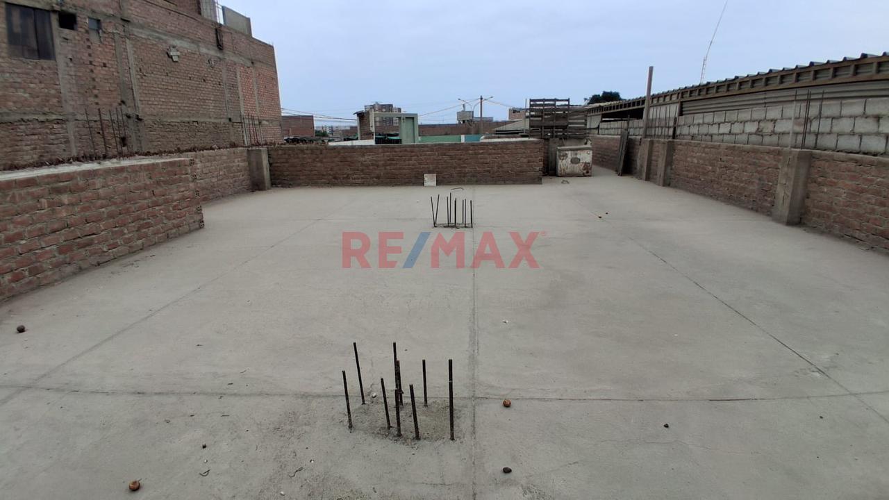 Venta De Local Comercial En Av. Federico Villarreal - 2