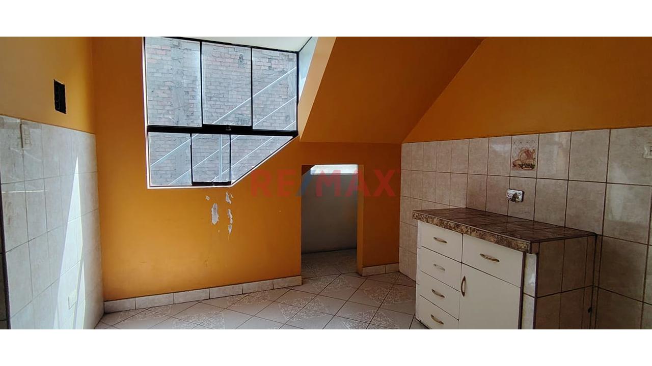 Vendo Amplia Casa En Esquina En Urb. San Diego Vipol – San Martín De Porres 📐🏡 — foto 15