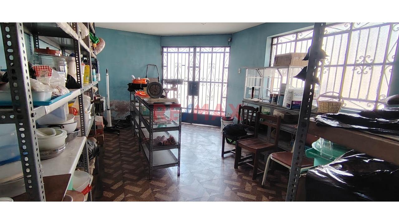 Vendo Amplia Casa En Esquina En Urb. San Diego Vipol – San Martín De Porres 📐🏡 — foto 4