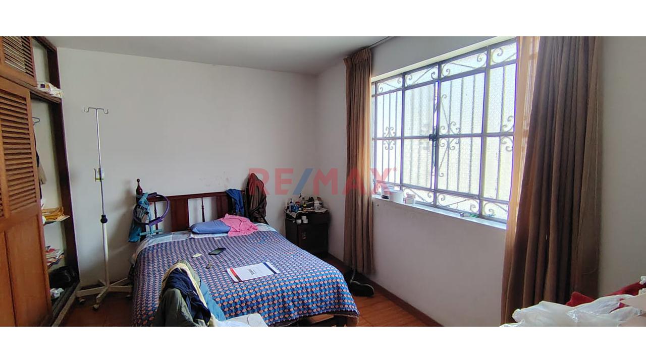 Vendo Amplia Casa En Esquina En Urb. San Diego Vipol – San Martín De Porres 📐🏡 — foto 13