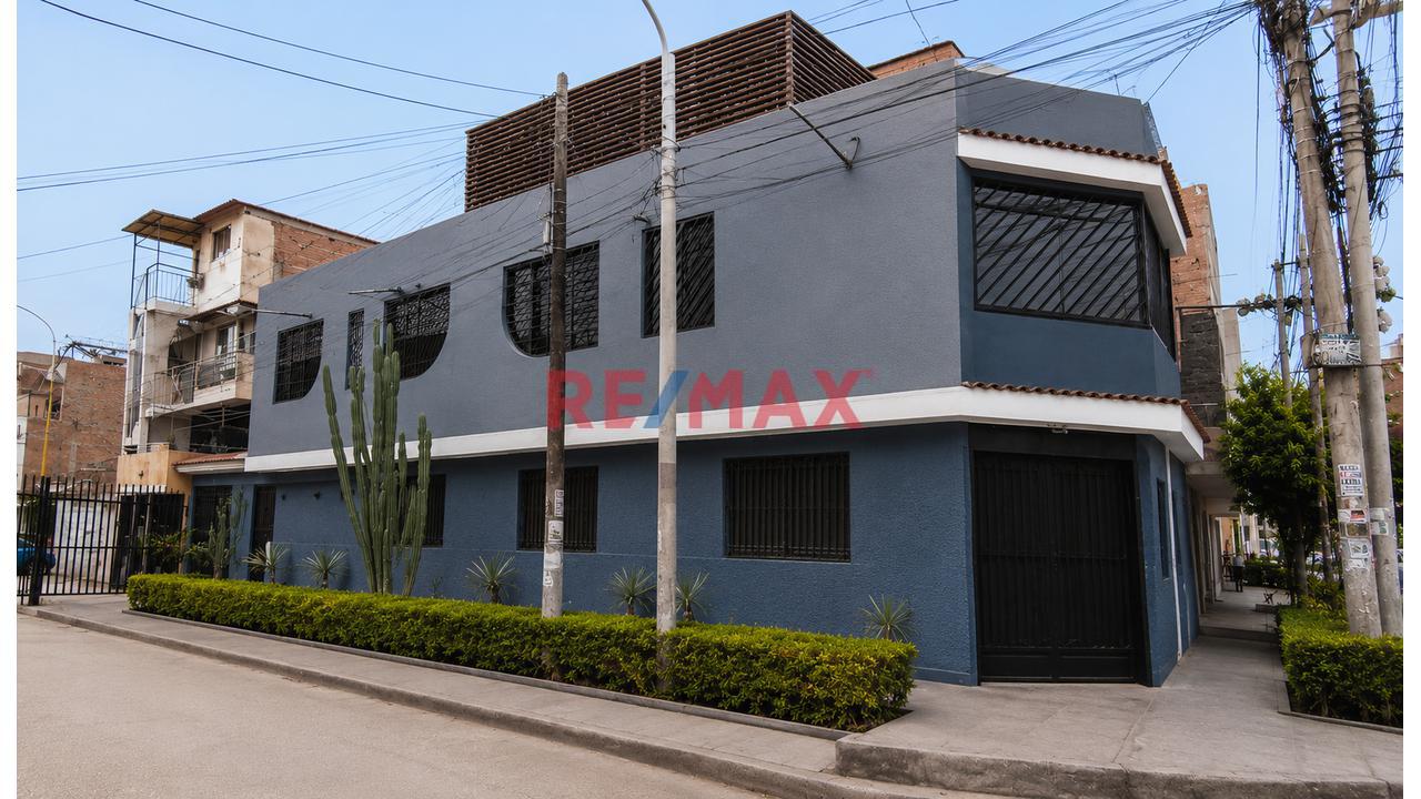 Vendo Amplia Casa En Esquina En Urb. San Diego Vipol – San Martín De Porres 📐🏡