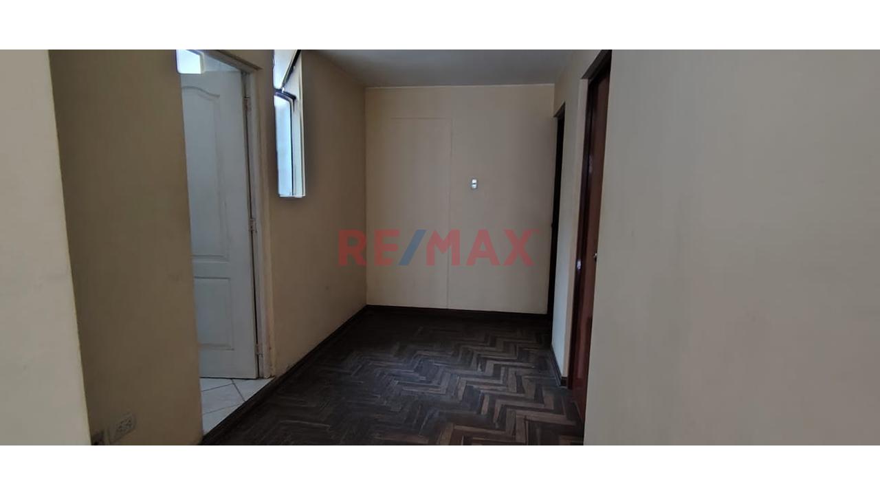 Vendo Amplia Casa En Esquina En Urb. San Diego Vipol – San Martín De Porres 📐🏡 — foto 14