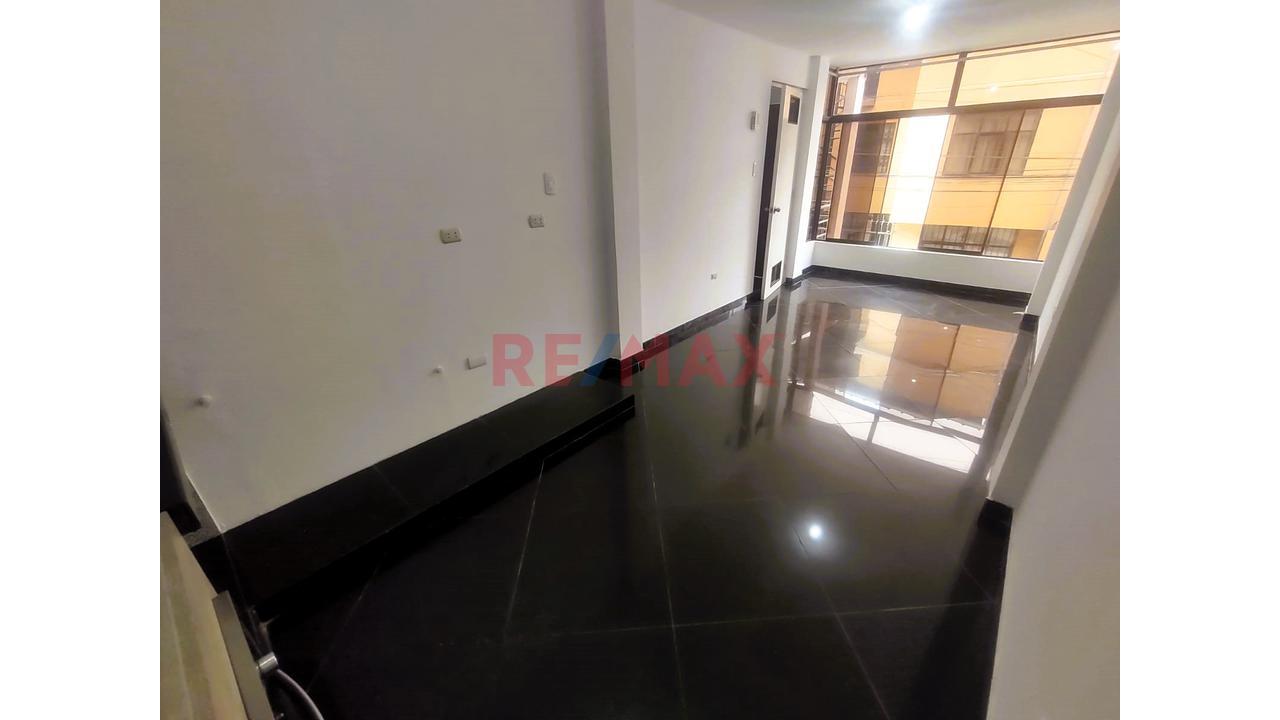 Departamento En Alquiler En Chorrillos: 83 M2 A Pasos De La Av. El Sol — foto 2