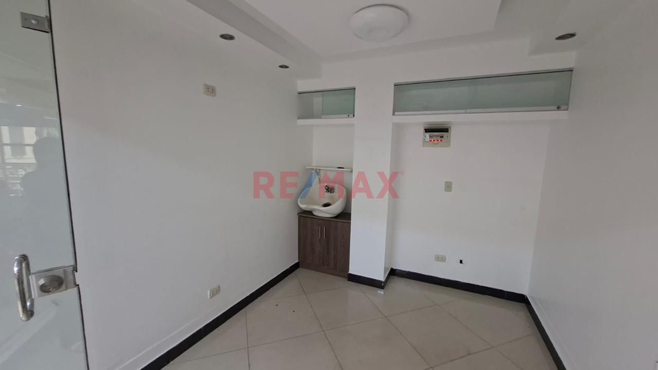 Oportunidad De Inversion! Venta De Local Comercial En Galeria La Limeñita - Huallaga — foto 3
