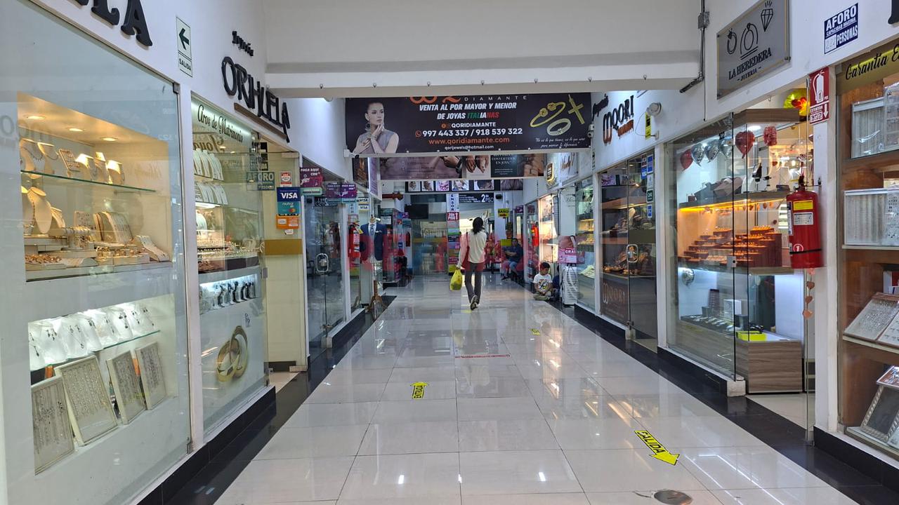 Oportunidad De Inversion! Venta De Local Comercial En Galeria La Limeñita - Huallaga — foto 9