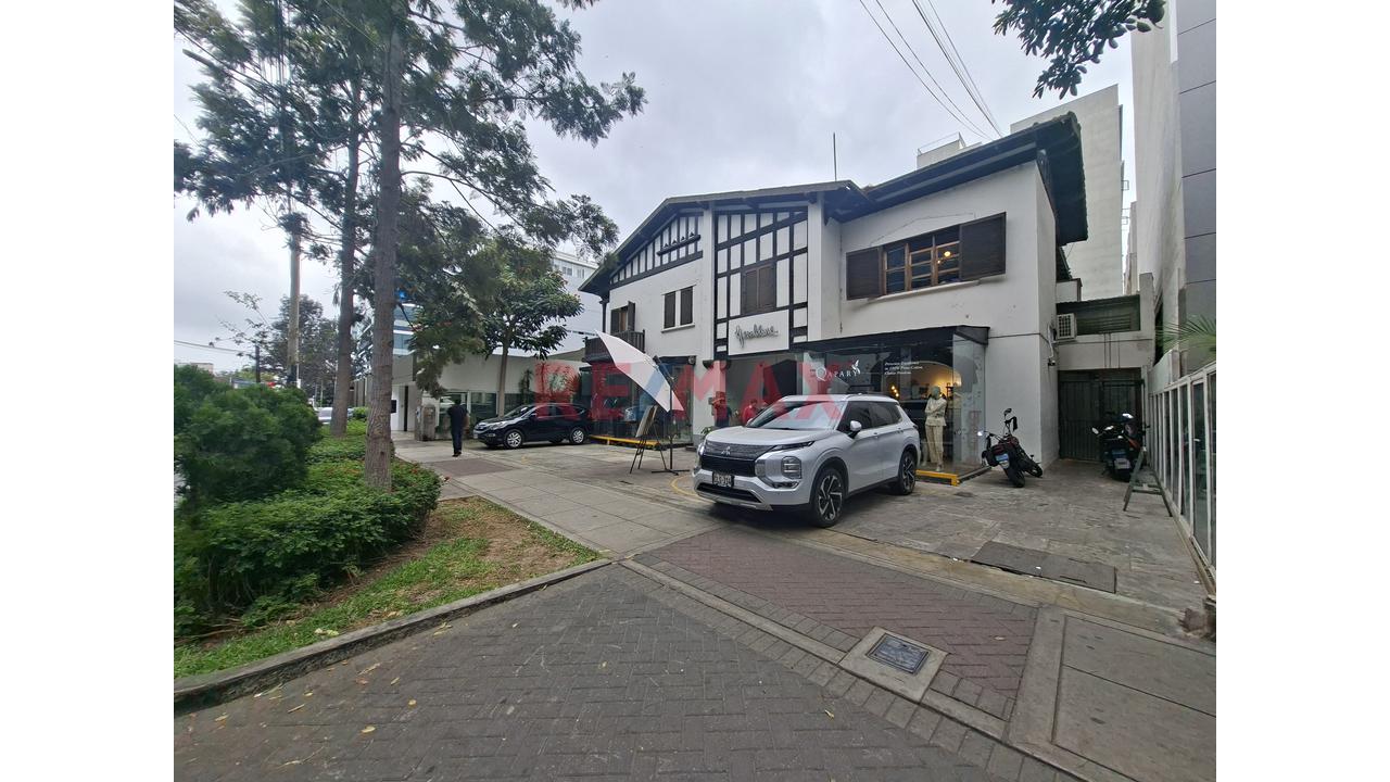Terreno Comercial En Importante Avenida Financiera De San Isidro. - 2