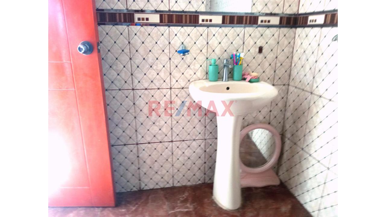 Se Vende Casa En El Distrito De Santa Rosa - 2