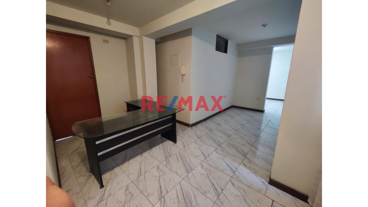 Alquiler De Oficina Corporativa En San Isidro | 102 M² | Vista A Av. Javier Prado | 3 Ambientes | S/ 3,500