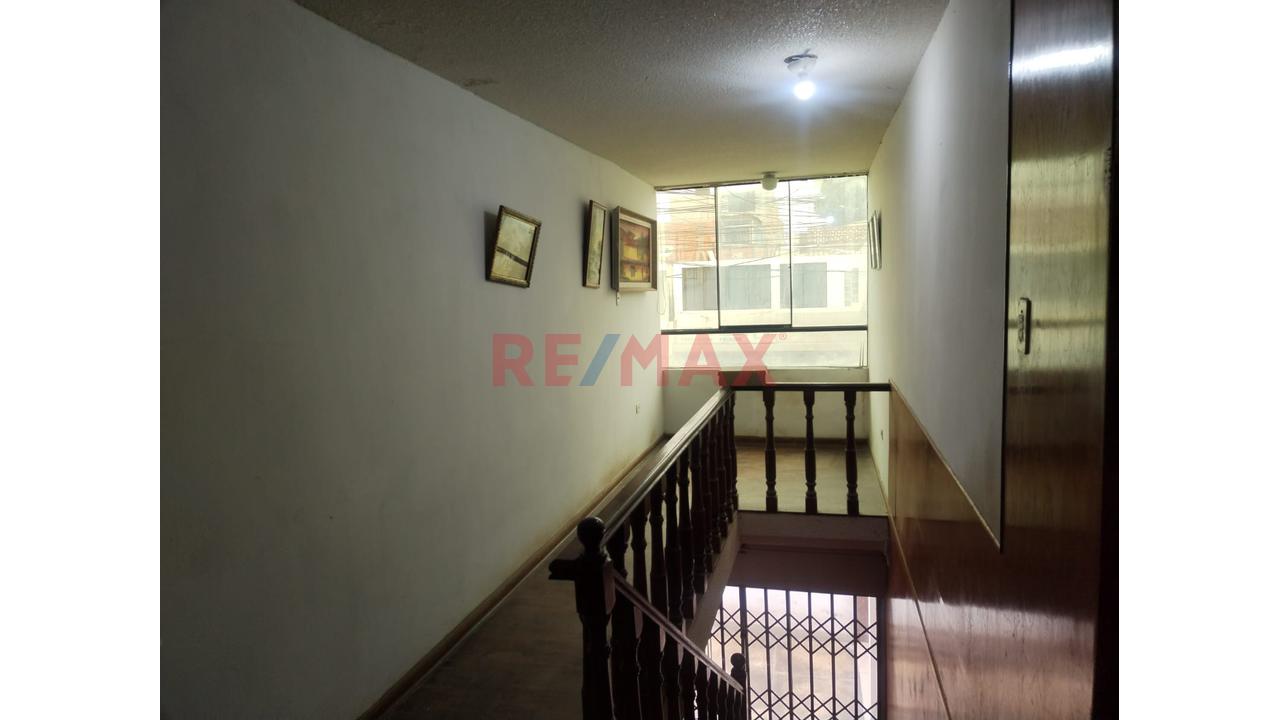 🏡 ¡Oportunidad Única En La Perla! Casa De 300 M2 Con Jardín Soñado Y Espacio Real Para Tu Familia! - 2
