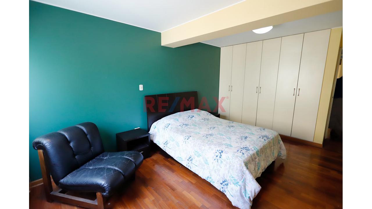 Venta De Exclusivo Y Amplio Departamento Con Cochera Y  Deposito En Miraflores — foto 6