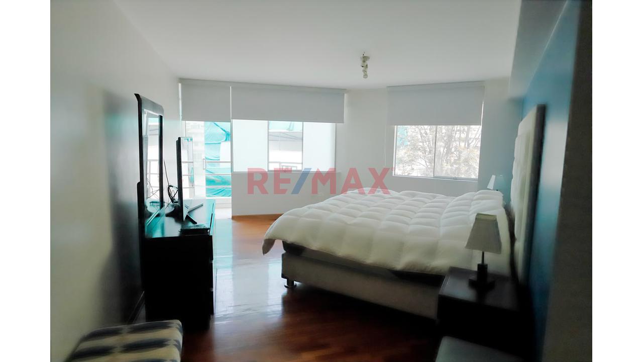 Venta De Exclusivo Y Amplio Departamento Con Cochera Y  Deposito En Miraflores — foto 3