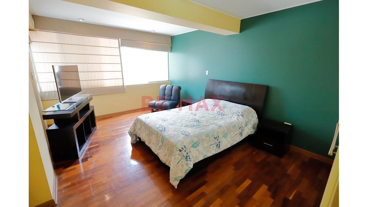 Venta De Exclusivo Y Amplio Departamento Con Cochera Y  Deposito En Miraflores — foto 5
