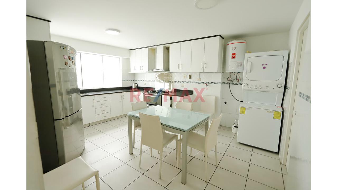 Venta De Exclusivo Y Amplio Departamento Con Cochera Y  Deposito En Miraflores — foto 2