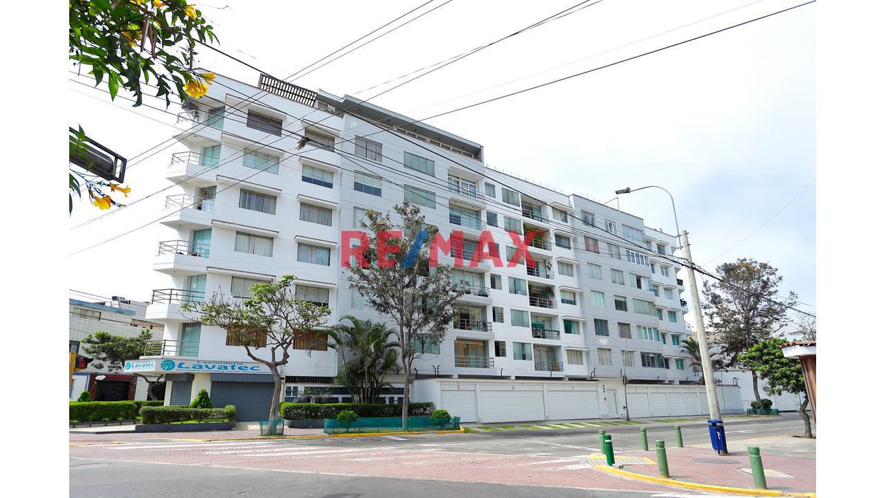 Venta De Exclusivo Y Amplio Departamento Con Cochera Y  Deposito En Miraflores