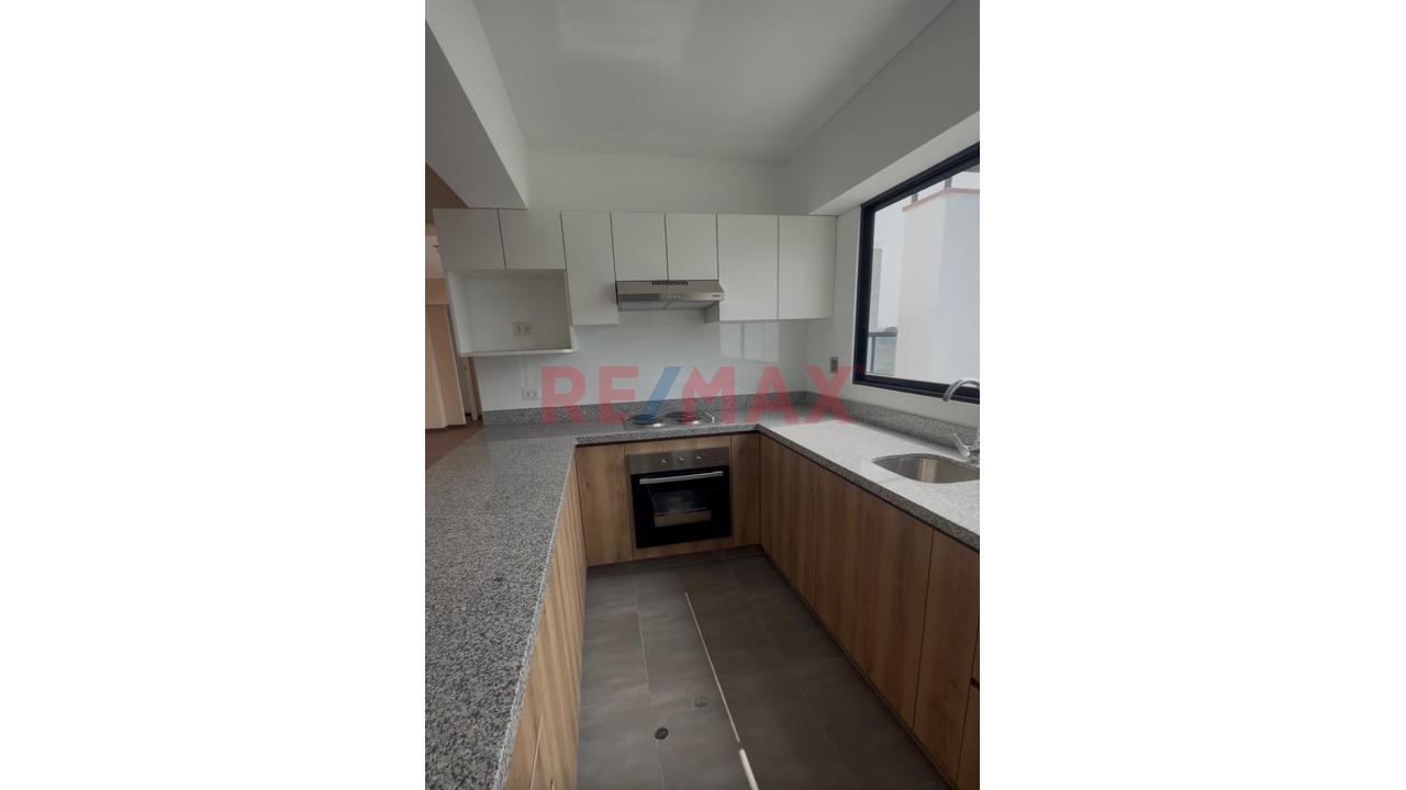 Venta De Departamento En Santiago De Surco De 3 Y 4 Dormitorios