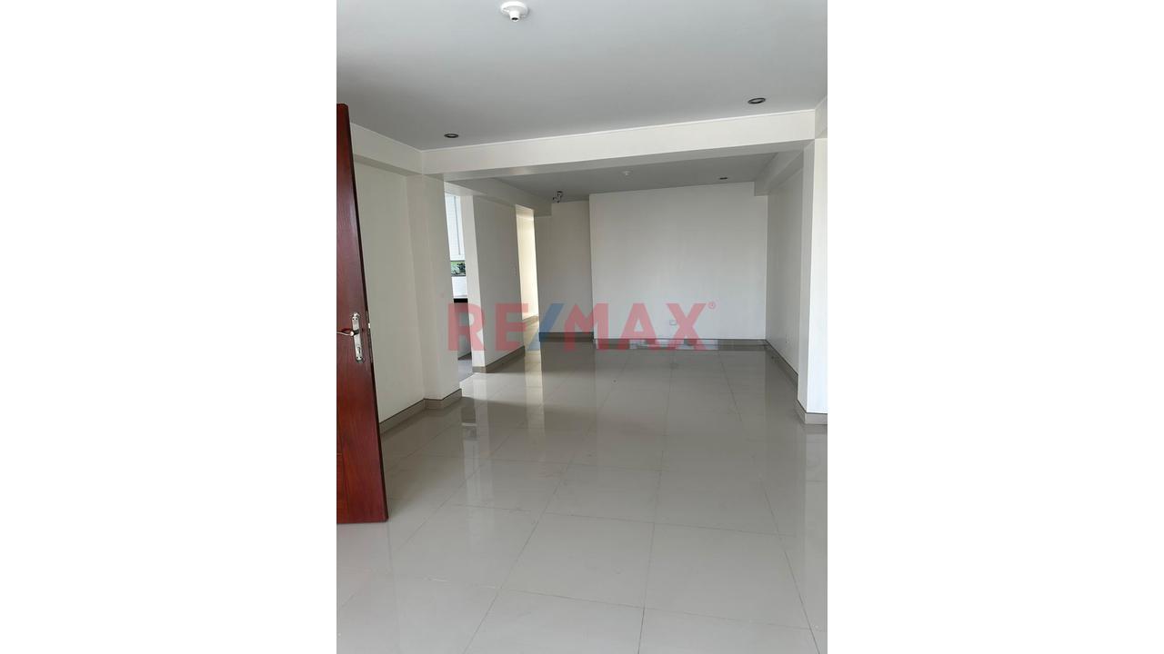 Amplio Departamento De 125.65M2 En Los Olivos — foto 2