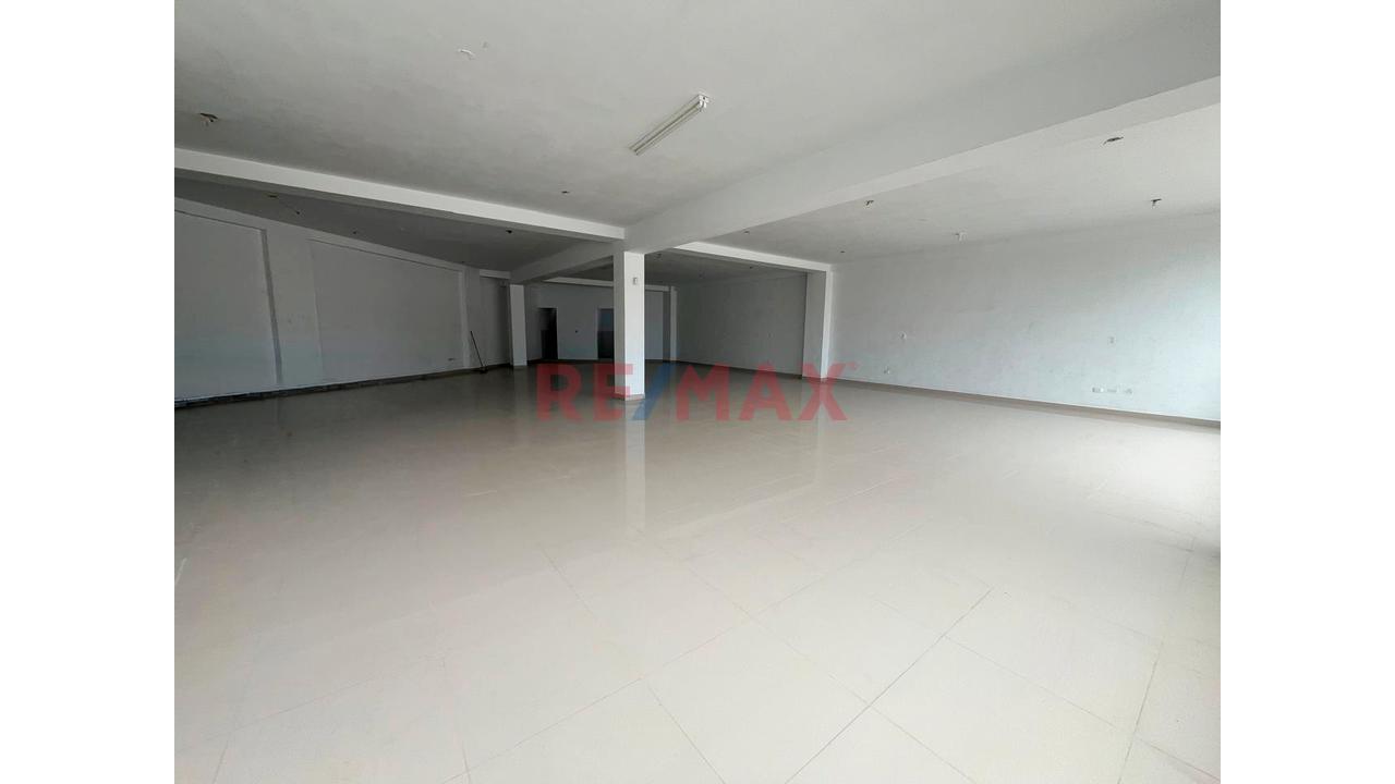 🏢 Alquiler De Local Comercial En Tercer Piso – En El Corazón Comercial De Chorrillos - 1