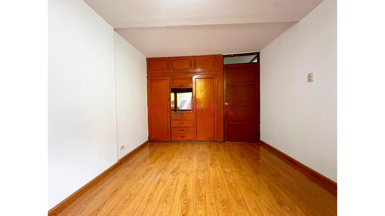 ¡Ubicación Que Marca La Diferencia! Casa En Urb Jardines Cerca Del Mall Aventura Y Estación Pirámide Del Sol. — foto 12