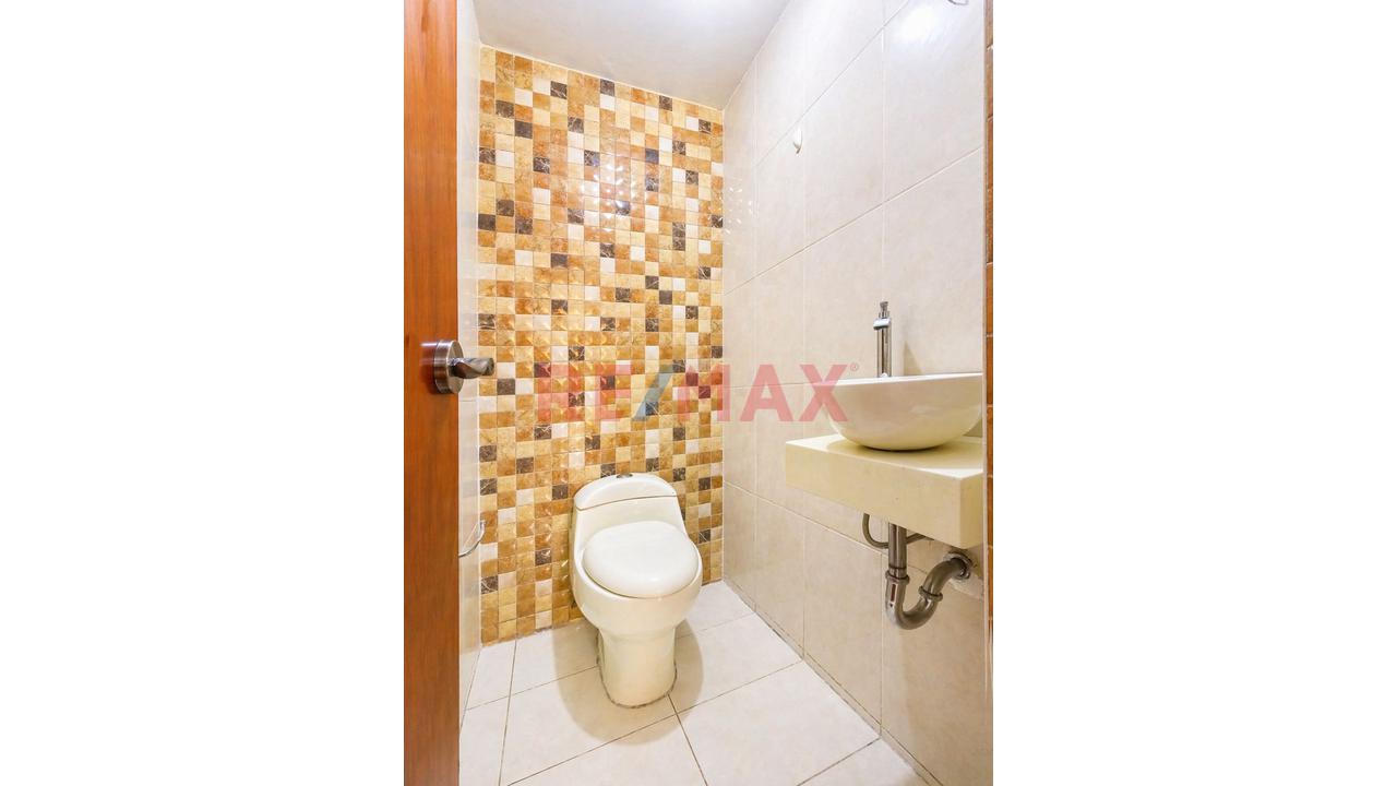 ¡Ubicación Que Marca La Diferencia! Casa En Urb Jardines Cerca Del Mall Aventura Y Estación Pirámide Del Sol. — foto 7