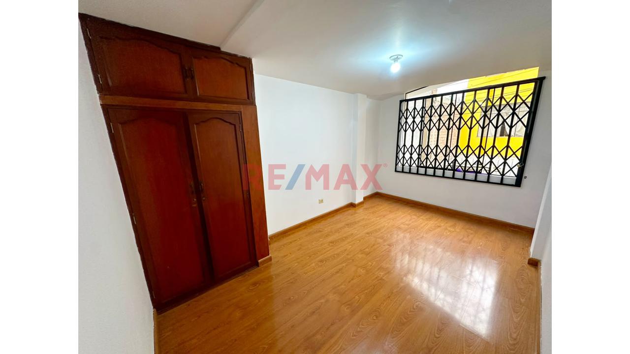 ¡Ubicación Que Marca La Diferencia! Casa En Urb Jardines Cerca Del Mall Aventura Y Estación Pirámide Del Sol. — foto 9