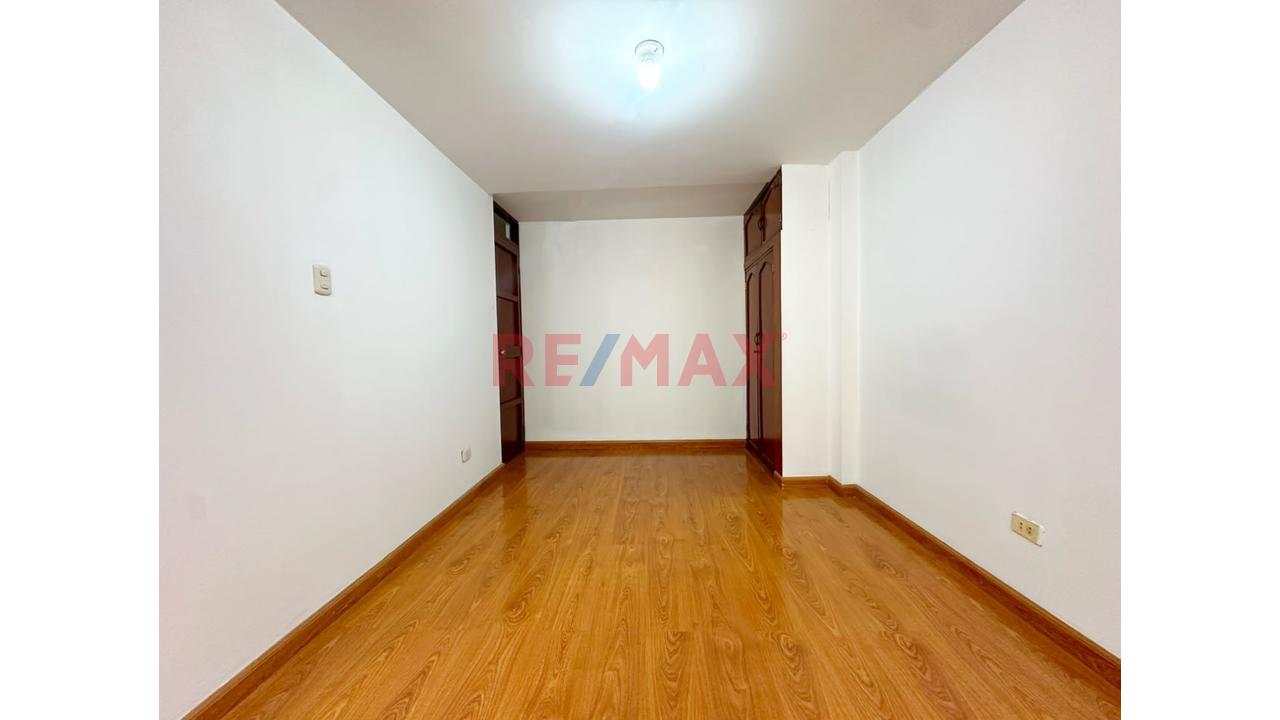 ¡Ubicación Que Marca La Diferencia! Casa En Urb Jardines Cerca Del Mall Aventura Y Estación Pirámide Del Sol. — foto 10