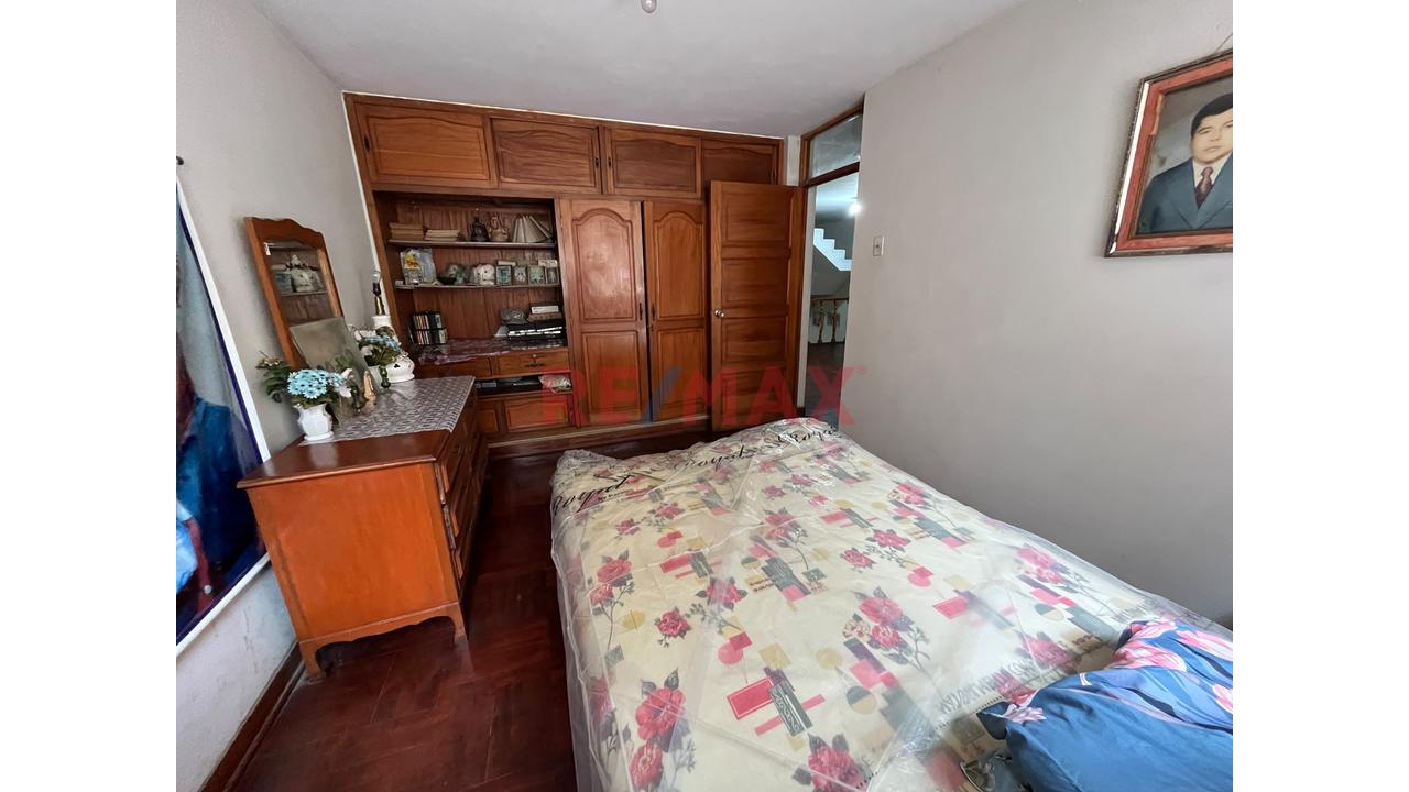 Venta Casa Multifamilar 3 Pisos Urb. Santa Maria V Etapa - 13