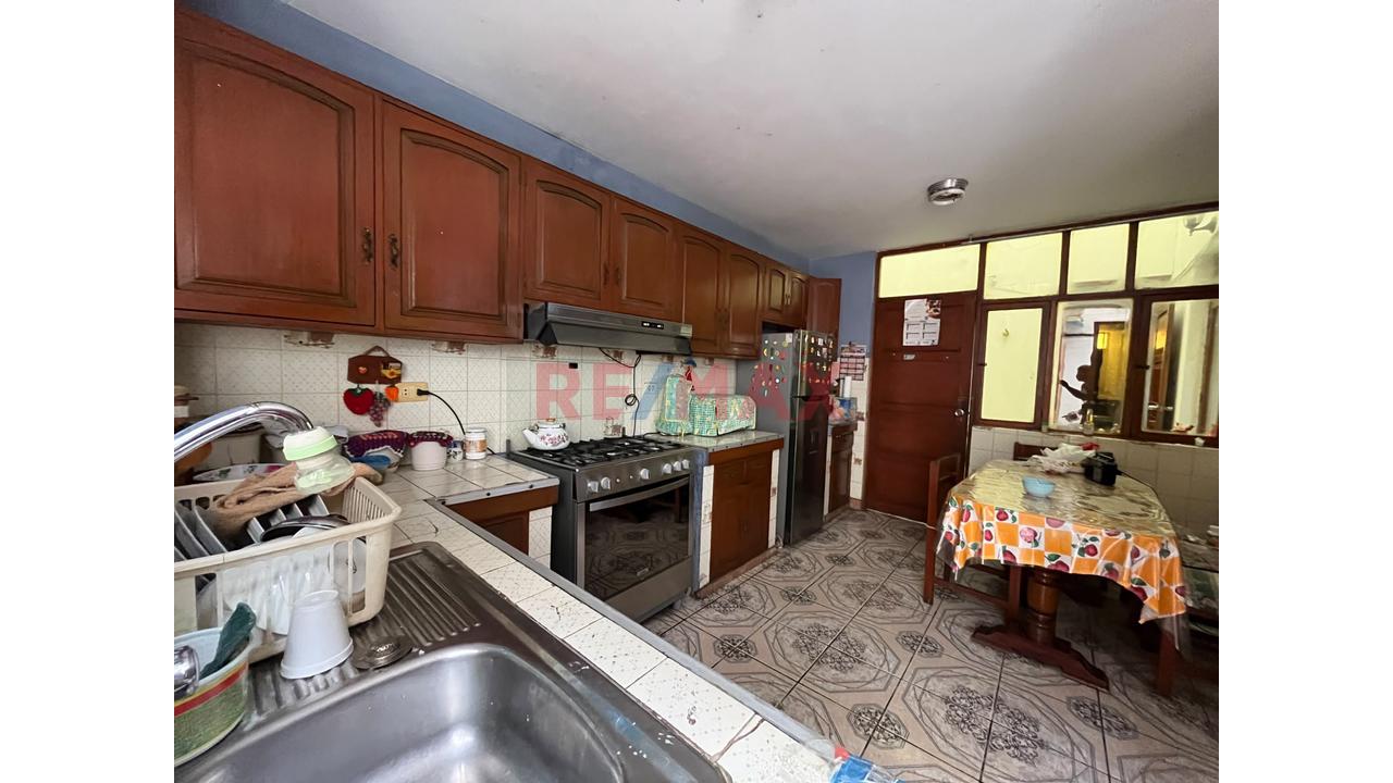 Venta Casa Multifamilar 3 Pisos Urb. Santa Maria V Etapa - 3