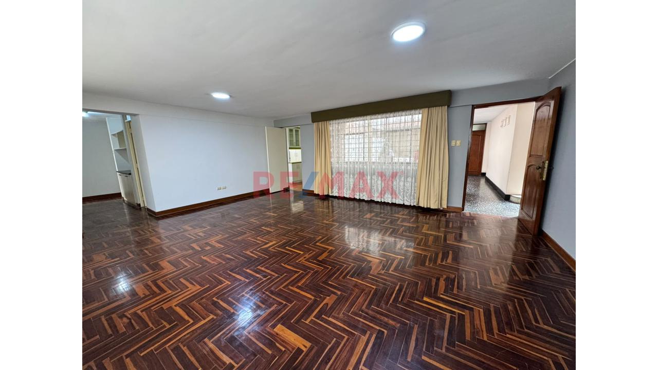 Venta De Departamento Miraflores Cerca Al Parque María Reiche