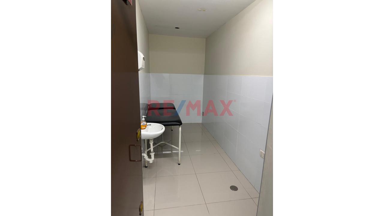 Excelente Oportunidad De Inversión! Se Vende Amplio Local Comercial De 194 M² En Primer Piso – Av. Los Dominicos, San Martín De Porres — foto 9