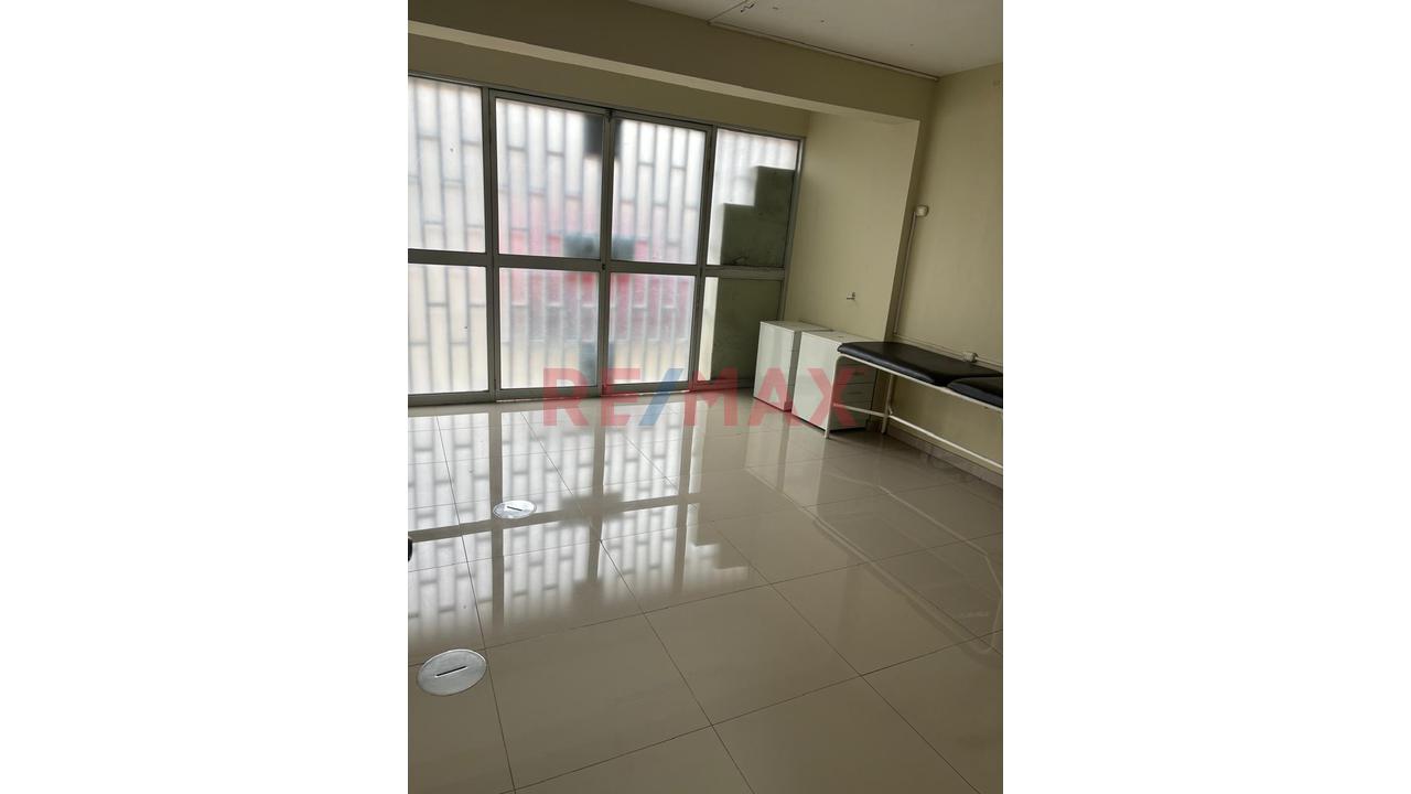 Excelente Oportunidad De Inversión! Se Vende Amplio Local Comercial De 194 M² En Primer Piso – Av. Los Dominicos, San Martín De Porres — foto 4