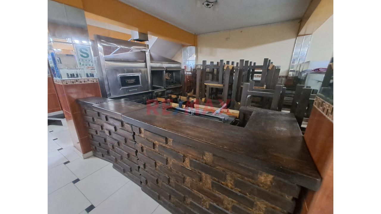 Enorme Local Comercial - 9
