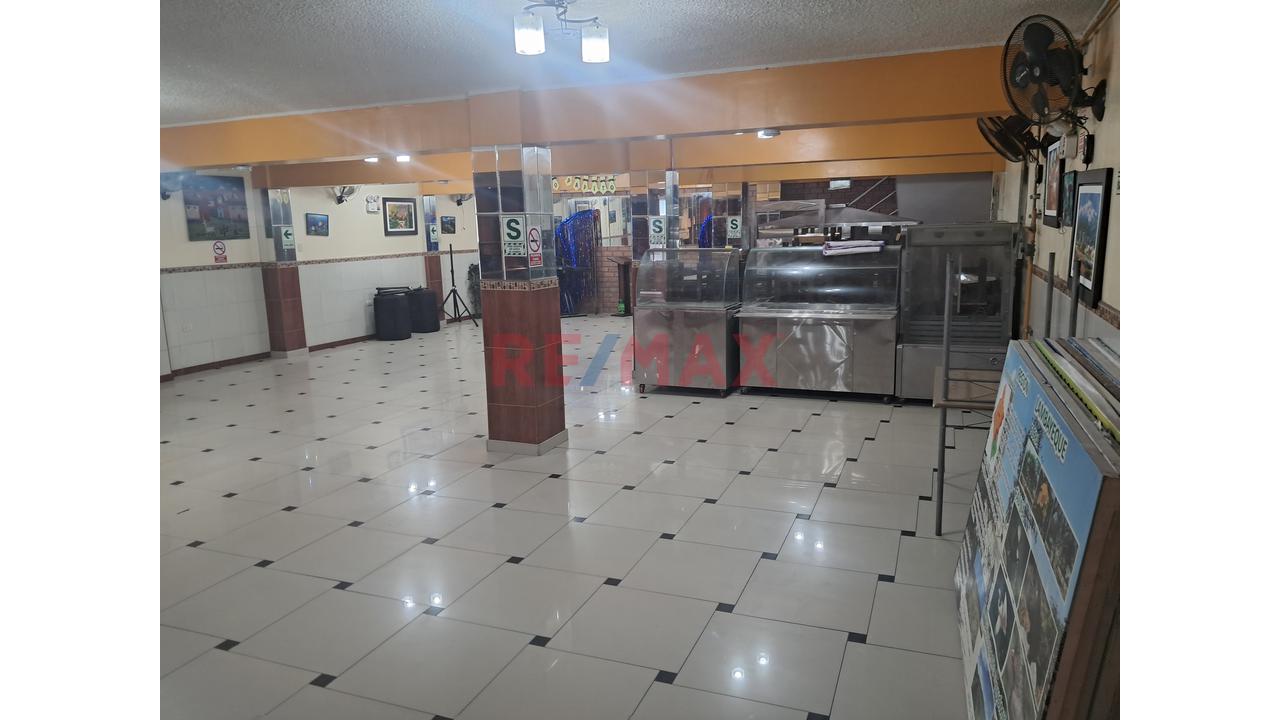 Enorme Local Comercial - 4