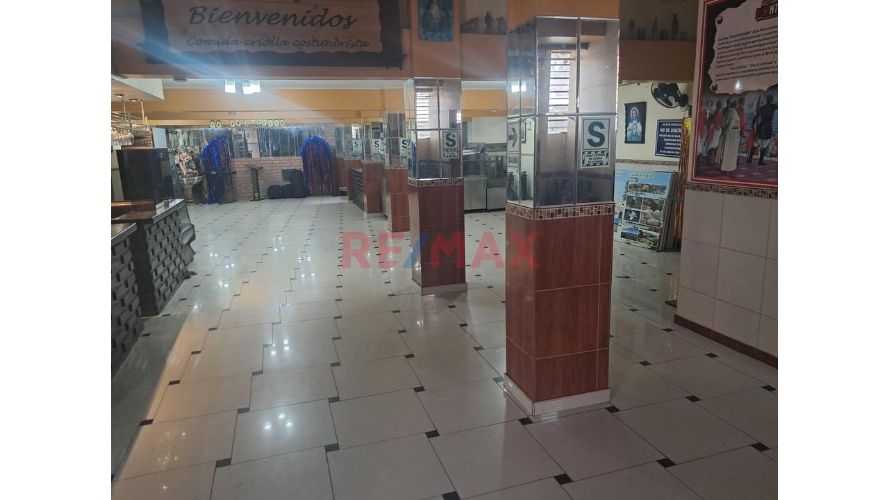 Enorme Local Comercial - 3