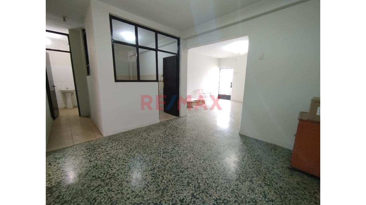 Venta De Casa Dos Pisos En Urb. Piura Frente A La Remodelada Av.Don Bosco — foto 9