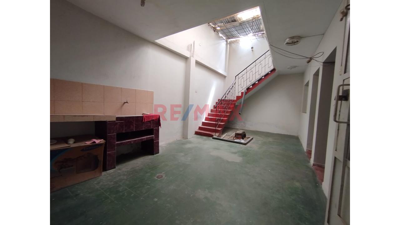 Venta De Casa Dos Pisos En Urb. Piura Frente A La Remodelada Av.Don Bosco — foto 10