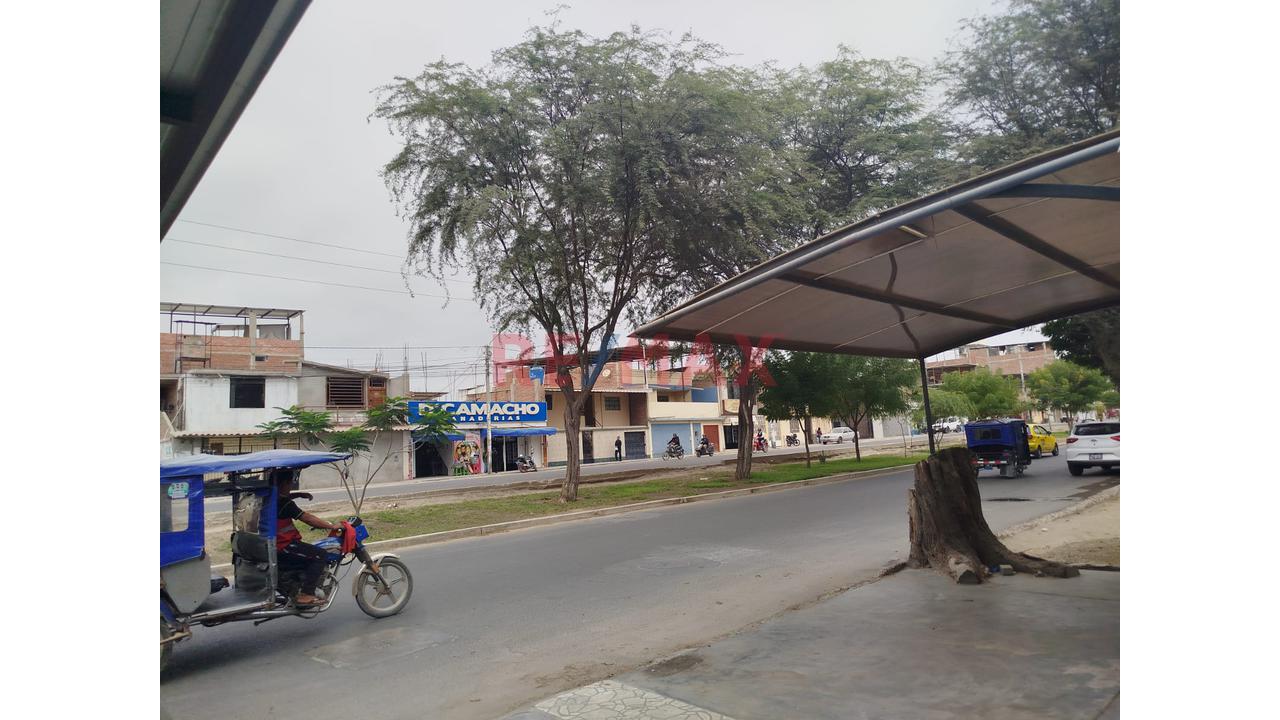 Venta De Casa Dos Pisos En Urb. Piura Frente A La Remodelada Av.Don Bosco — foto 2