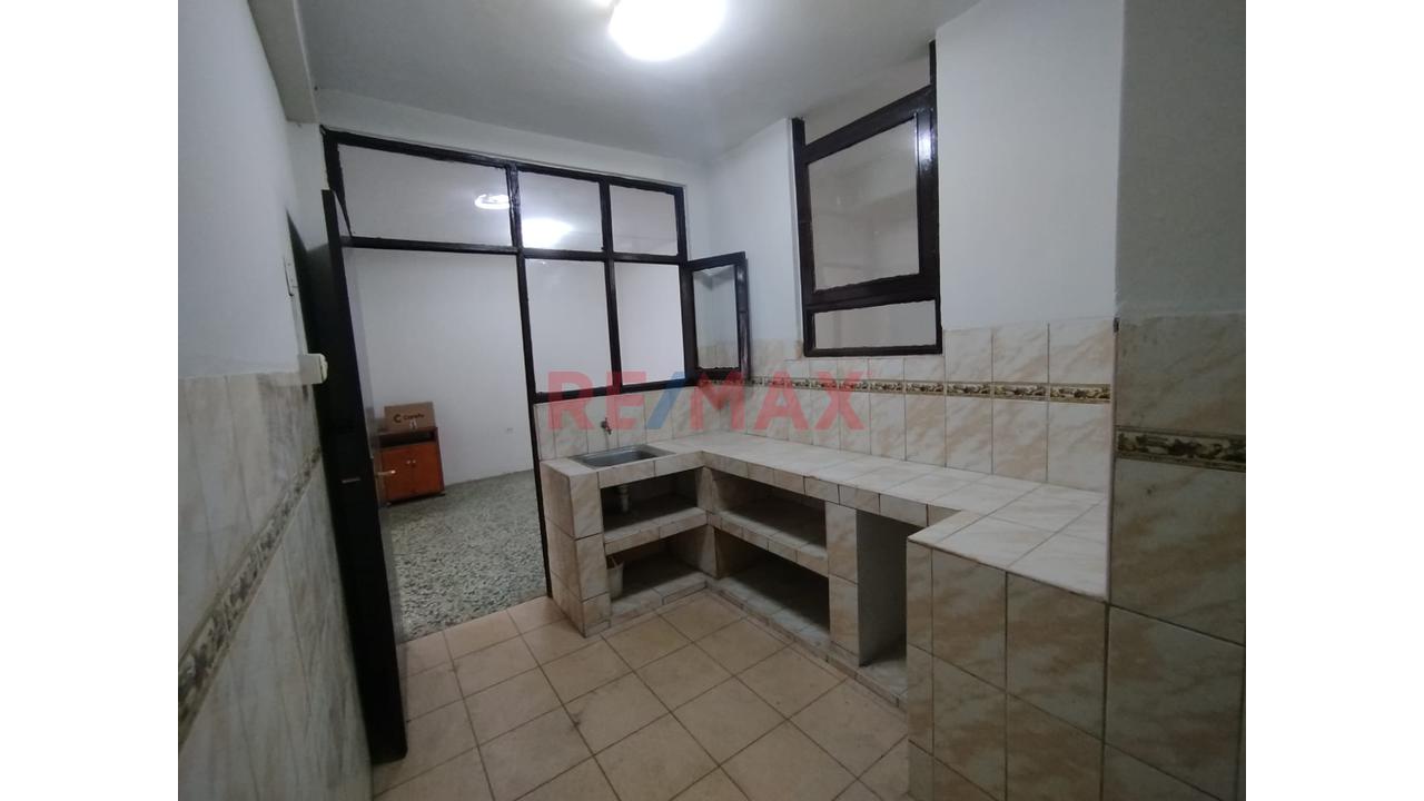 Venta De Casa Dos Pisos En Urb. Piura Frente A La Remodelada Av.Don Bosco — foto 7