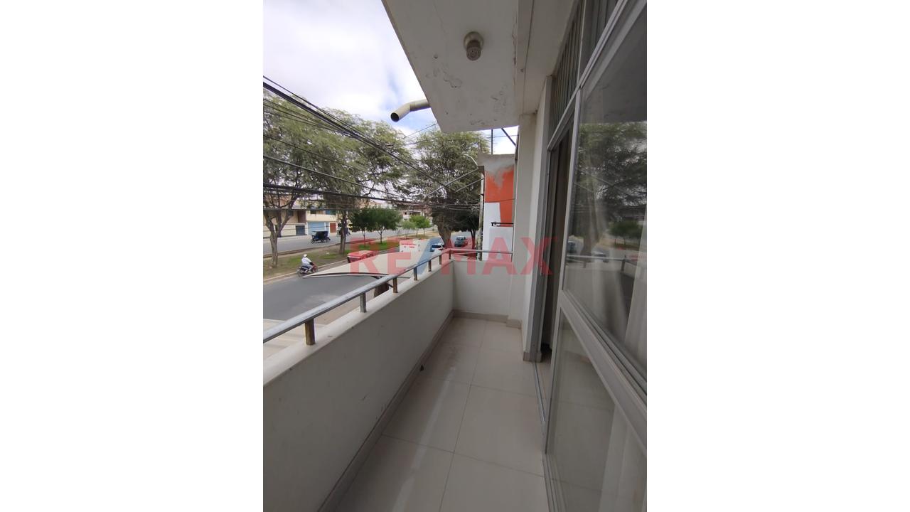 Venta De Casa Dos Pisos En Urb. Piura Frente A La Remodelada Av.Don Bosco — foto 3