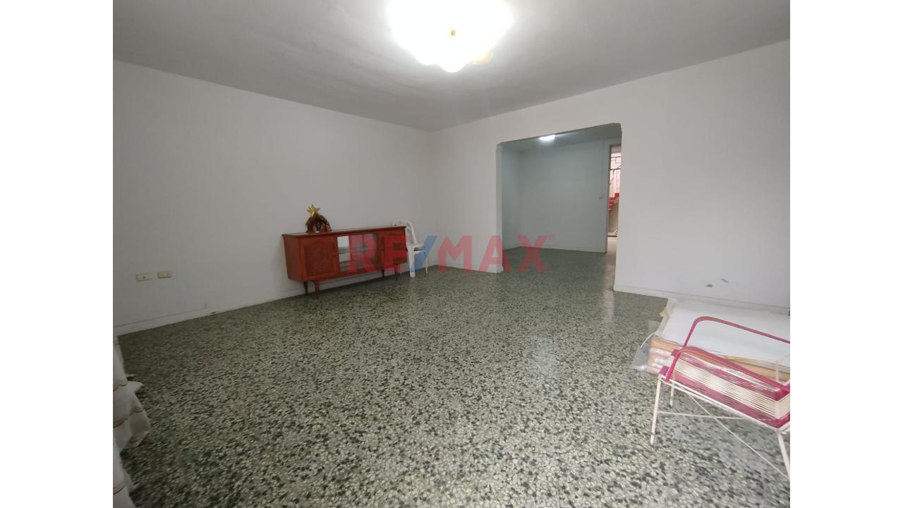 Venta De Casa Dos Pisos En Urb. Piura Frente A La Remodelada Av.Don Bosco — foto 6