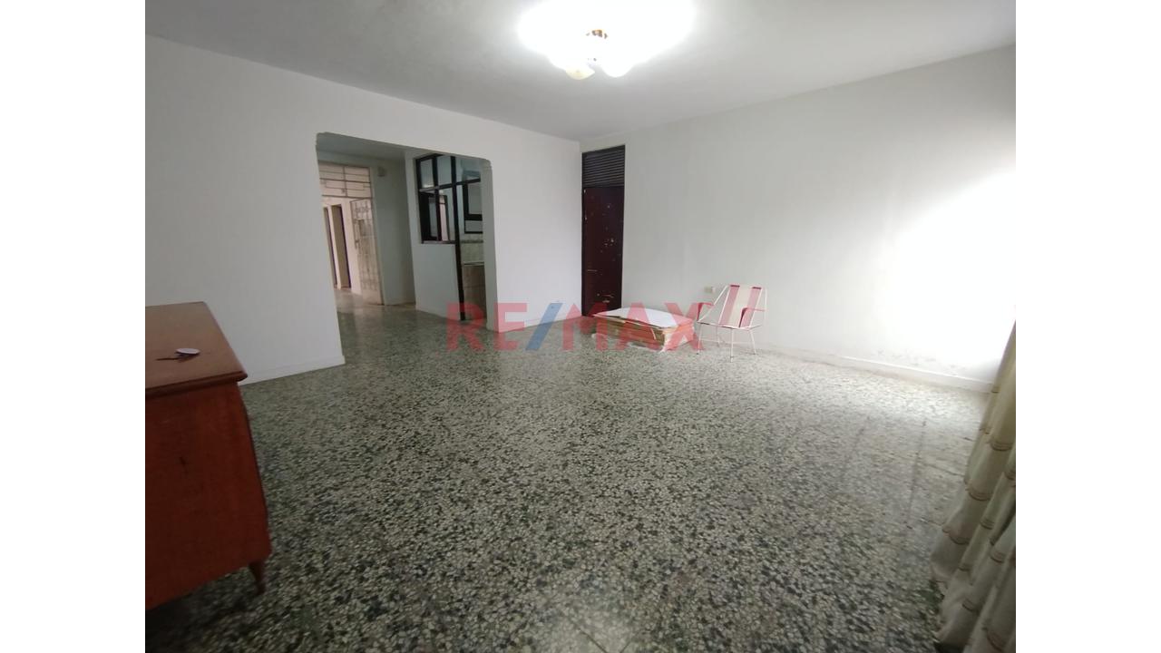 Venta De Casa Dos Pisos En Urb. Piura Frente A La Remodelada Av.Don Bosco — foto 5