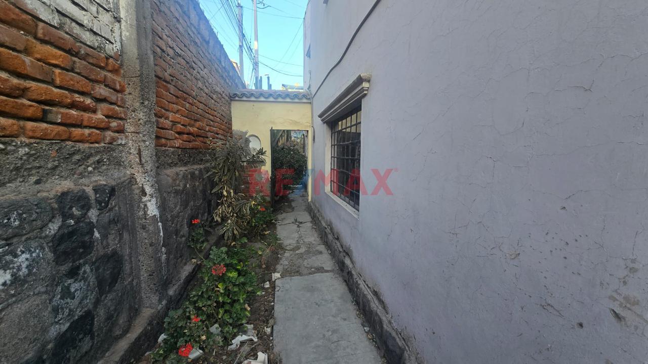 Casa Como Terreno En Venta En Cercado A Una Cuadra Del Colegio Prescott Y A 2 Cuadras De Tingo — foto 8