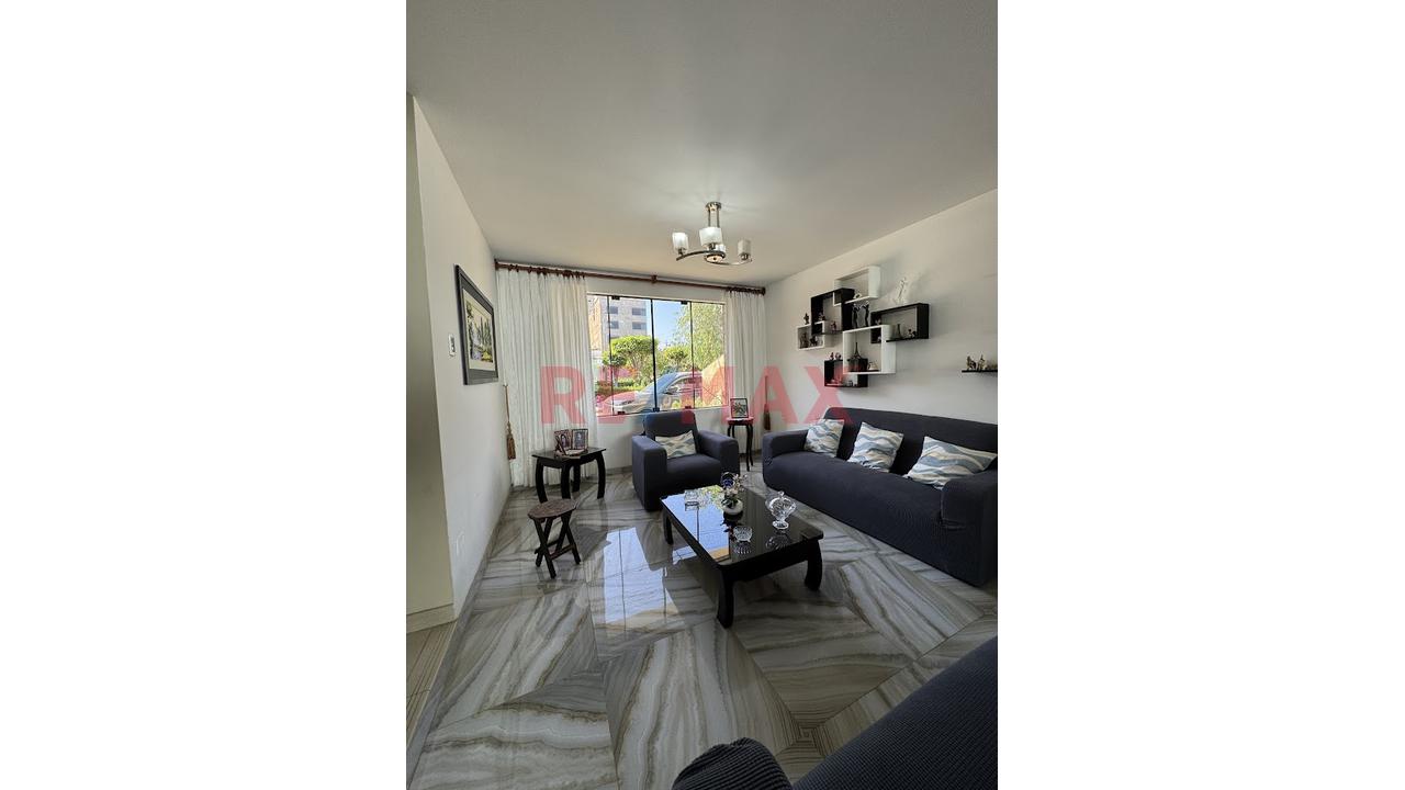 Casa En Venta En La Urb. Daniel Alcides Carrión — foto 2