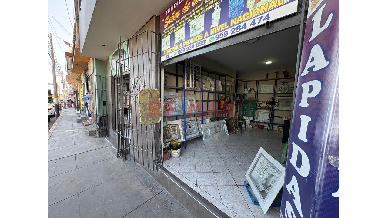 Local En Alquiler Frente A Cementerio J.L.B.Y.R
