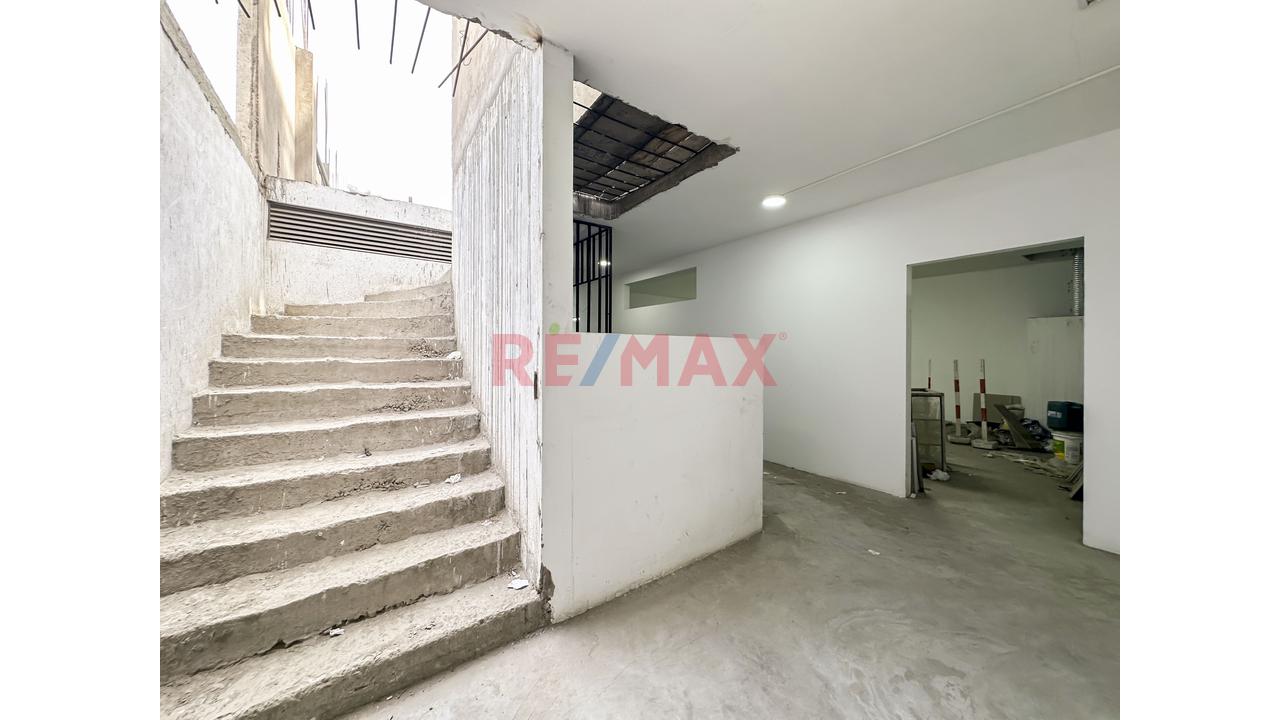 Alquilo Amplio Local Comercial En El 3Er Piso Los Olivos! 500 M² Ideal Para Academias, Gym, Institutos O Centros Médicos 🏫🏥 - 16