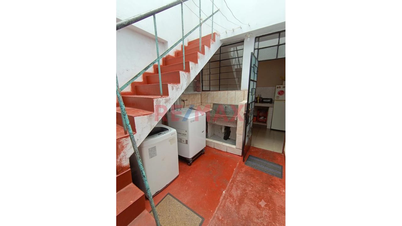 Vendo Departamento Primer Piso Con Cochera  Urb, Sima - La Perla - 9