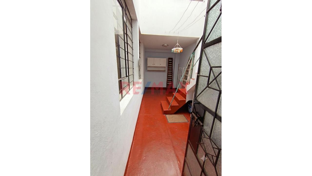 Vendo Departamento Primer Piso Con Cochera  Urb, Sima - La Perla - 11